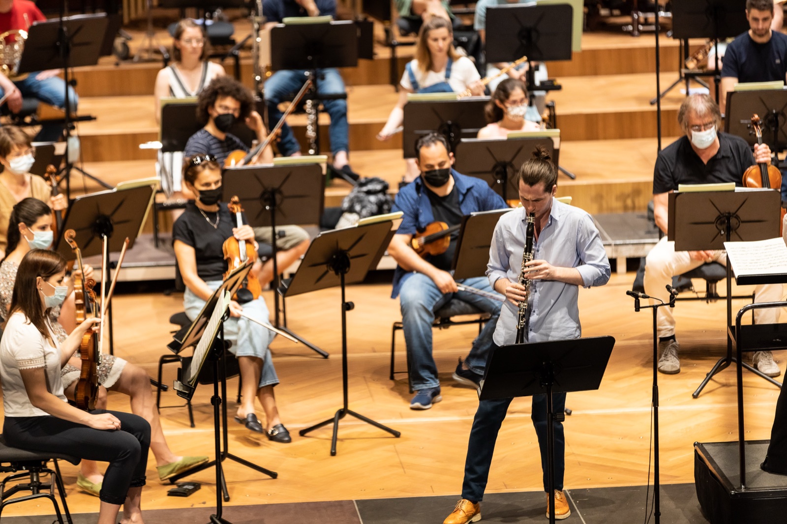 Ensayo de José-Luis Inglés con la orquesta sinfónica